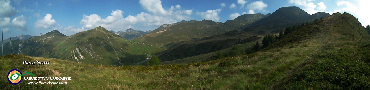 03 Panoramica Val Carisole col Monte Chierico a dx.jpg